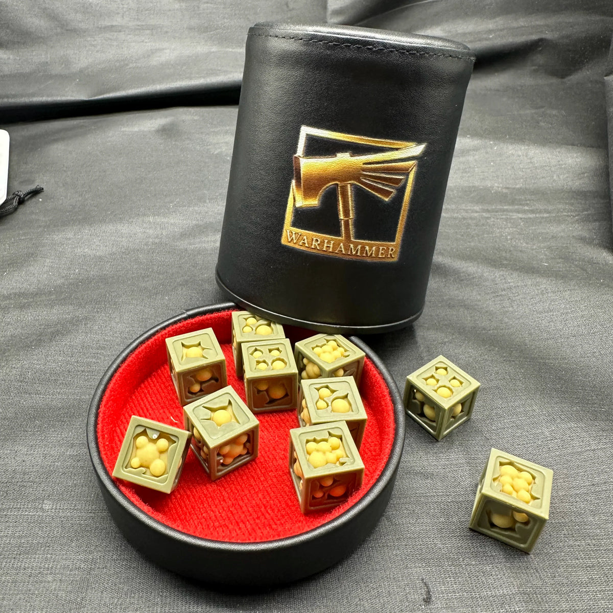 Warhammer 40K Dice Box – Leather – Warhammer 40k Dice Shaker AOS Leather-Faced Dice Shaker Storage Fairness Inner