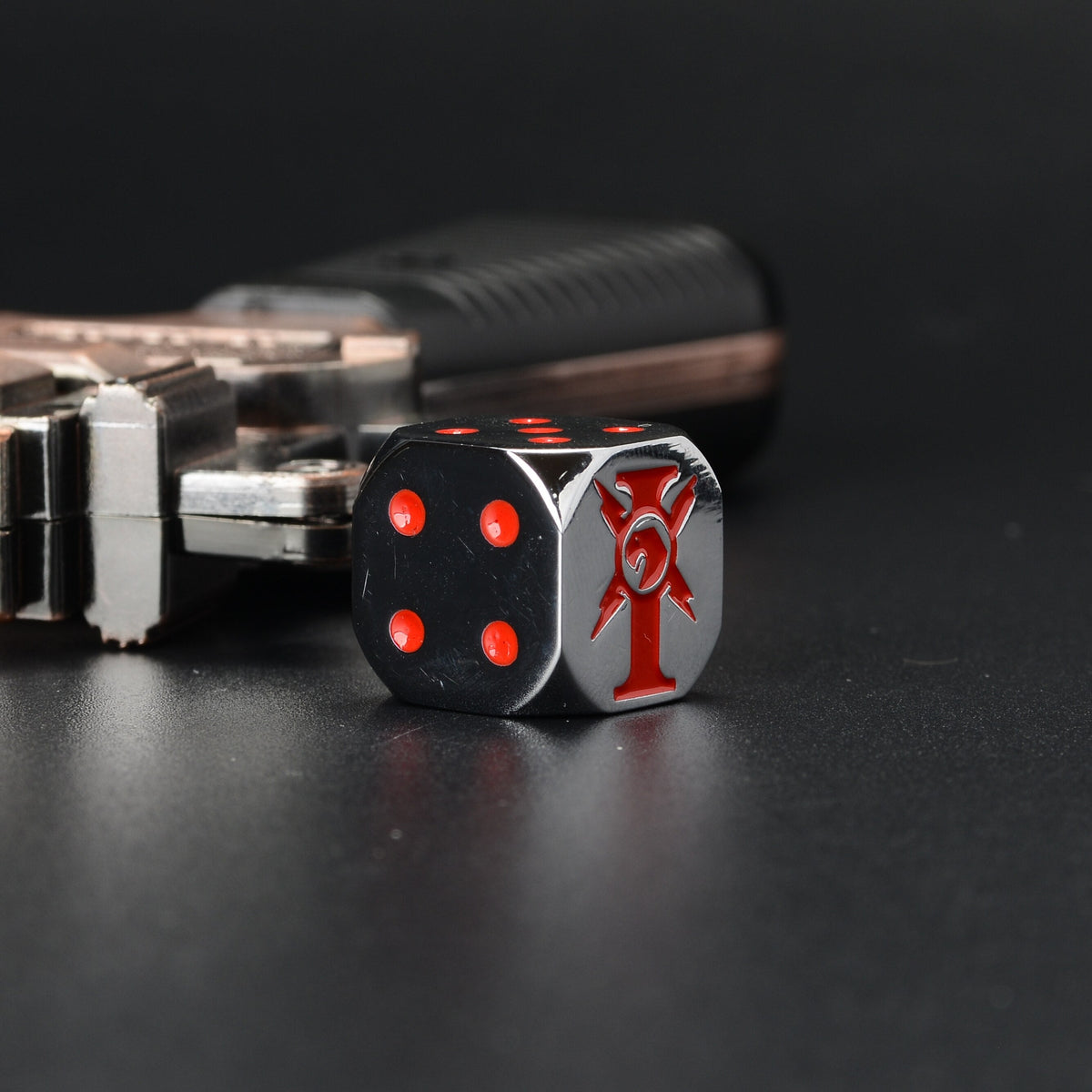 Metal D6 Dice – Chaos Star – Warhammer 40K Imperial Chaos Star Metal D6 Dice — Close-Up of Engraved Red Chaos Star on