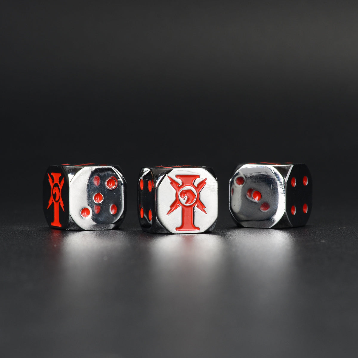 Metal D6 Dice – Chaos Star – Warhammer 40K Imperial Chaos Star Metal D6 Dice — Three-Angle View Showing Chaos Star