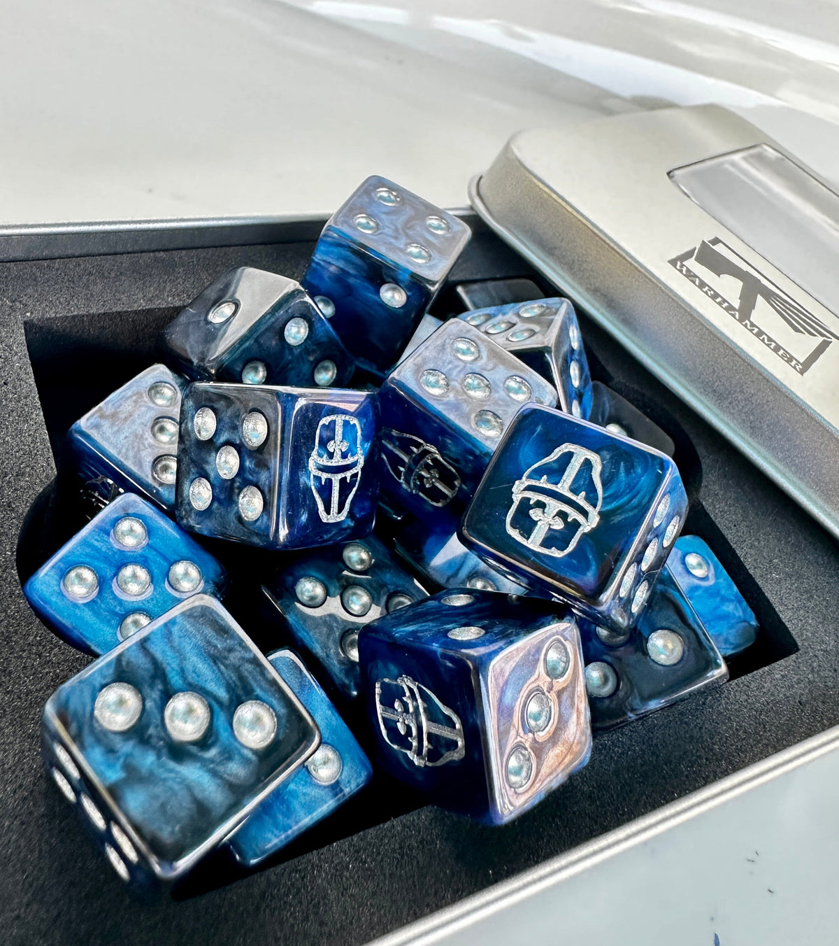 Acrylic RPG Dice Set – Warhammer 40K Imperial Knight Acrylic D6 Dice scattered in black dice tray top view