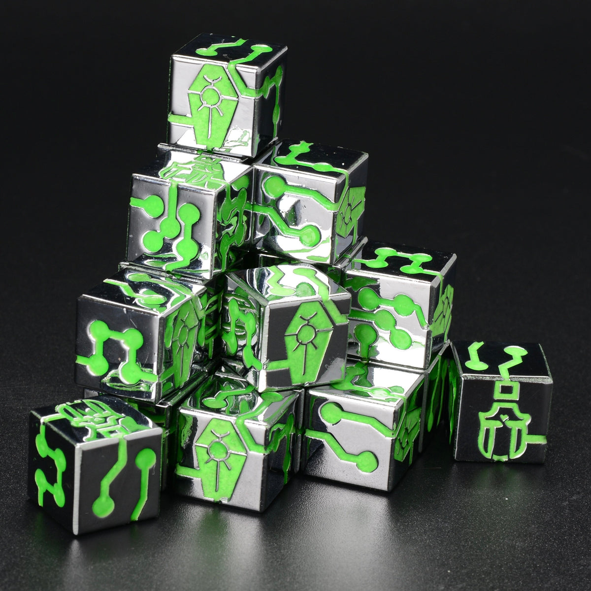 Metal D6 Dice – Necron Fluorescent – Warhammer 40K Necron-Themed Green Fluorescent D6 Dice group arrangement on dark