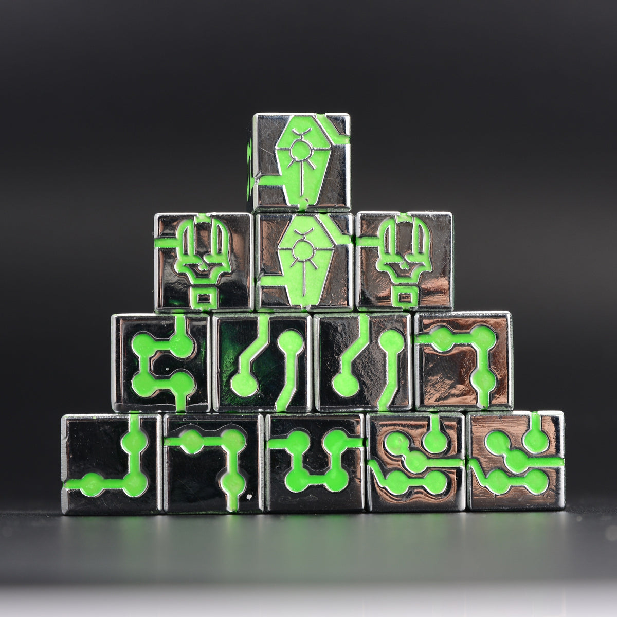 Metal D6 Dice – Necron Fluorescent – Warhammer 40K Necron-Themed Green Fluorescent D6 Dice 10-piece pyramid stack with