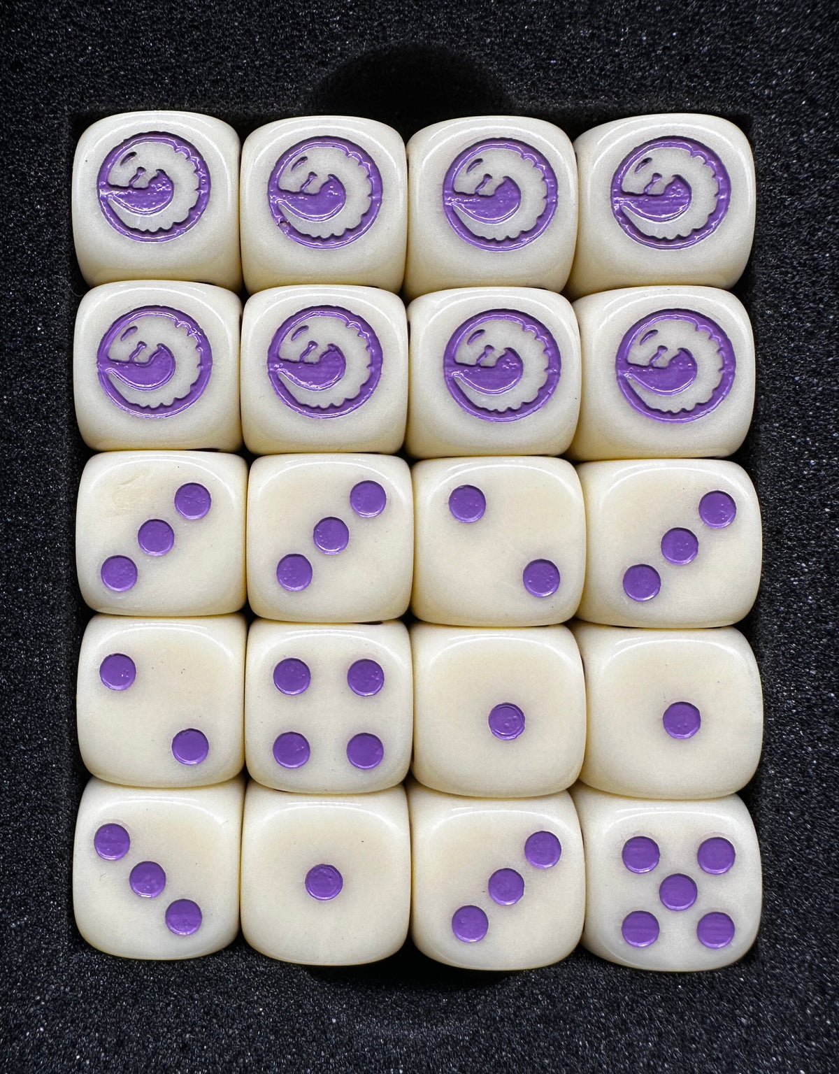 Warhammer Tyranid Acrylic D6 Dice Set – alternate product view